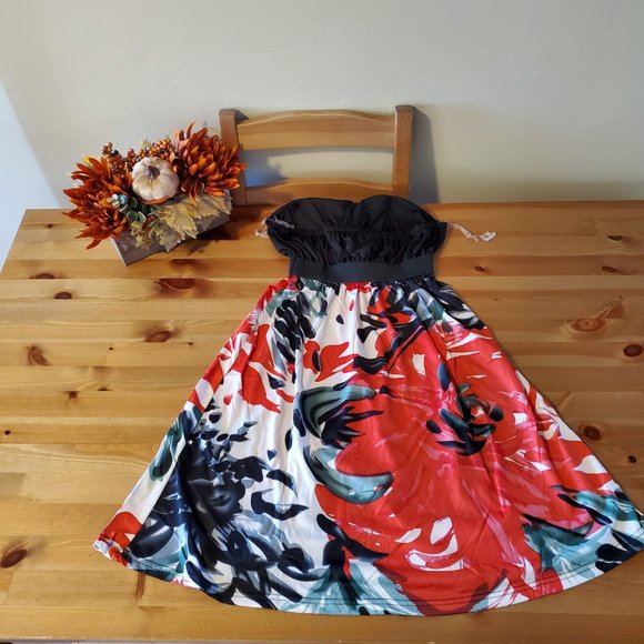 She's Cool - Women's Black Red Floral Strapless Semi Sweetheart Neck Mini Dress - Picture 2 of 7